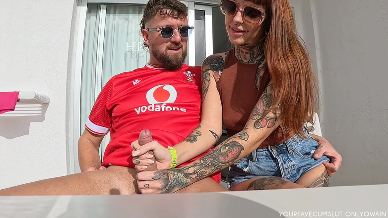 Yourfavecumslut: 발코니에서 대박 사정으로 핸잡!