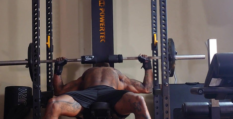 Hallelujah Johnson: 阻力训练锻炼成人应积累 2 小时 30 分钟（150 分钟）的中等强度有氧活动