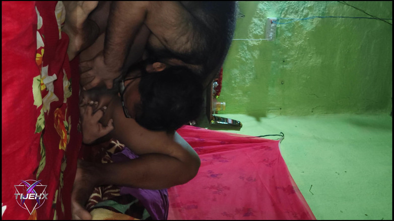 TijehX: Seksi sangeeta yenge pembe amcığını gösteriyor ve erkek arkadaşına güzel...