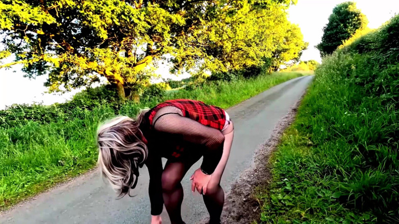 Kellycd2022: Amateur crossdresser kellycd2022 evening drive