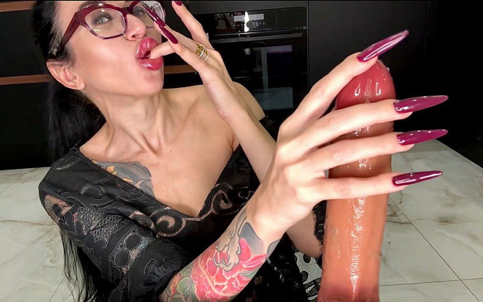 Julia domaina: Kuku panjang ungu gelap, cakar, jari-jari fleksibel panjang dan handjob...