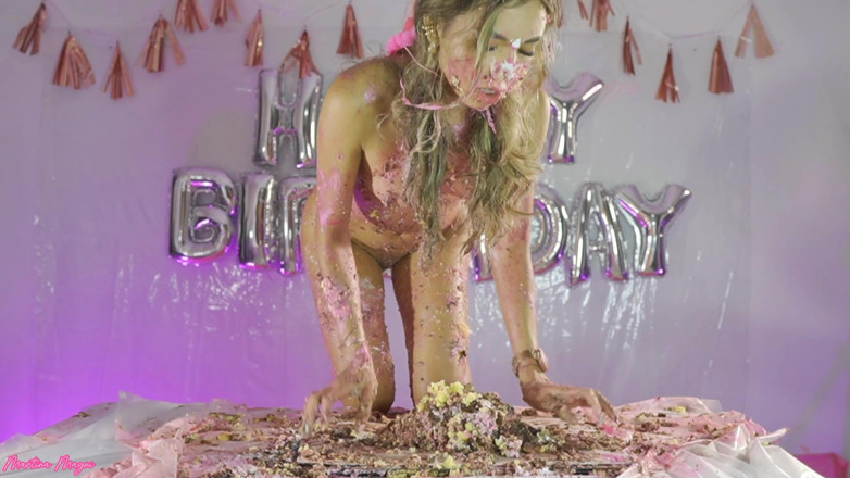 MartinaMagni: Wam!! Happy Birthday Martina Vs a Big Cake