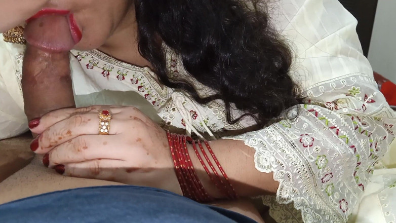 QueenbeautyQB: Desi Indian Hot Wife Intentionally Touch Husband Cock with Her...