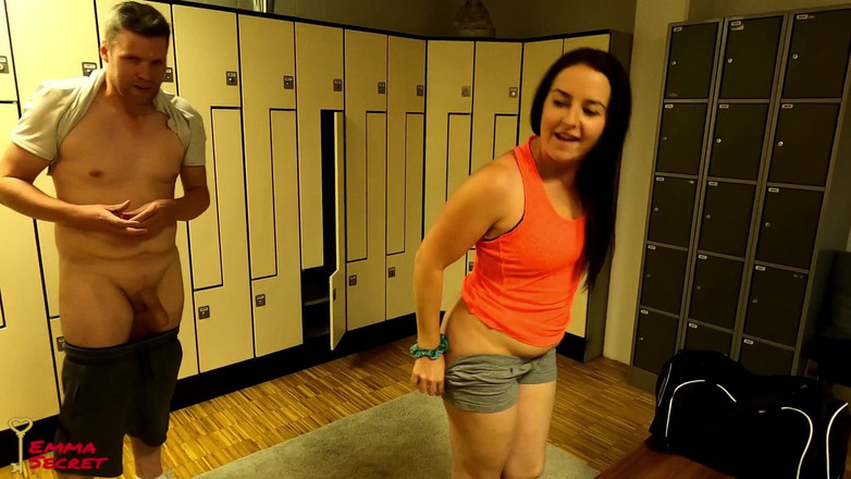 Emma Secret: Gek! Puplische Seks in De Gymzaal!