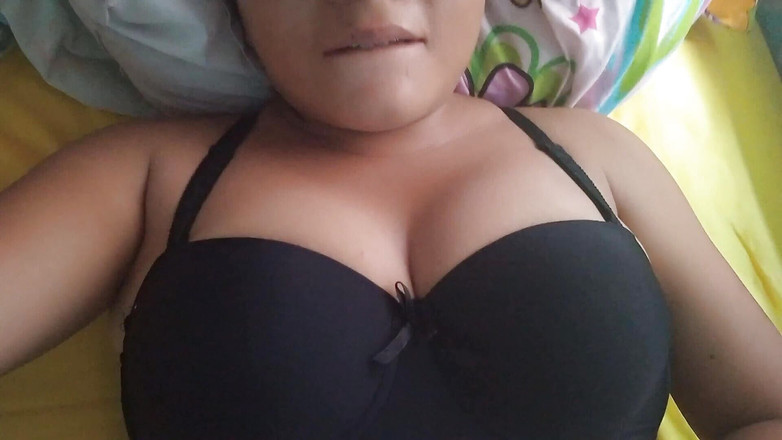 Martin13: 隣人は砂糖を一杯頼むために家に帰ってきて、私のベッドでセックスするために滞在します