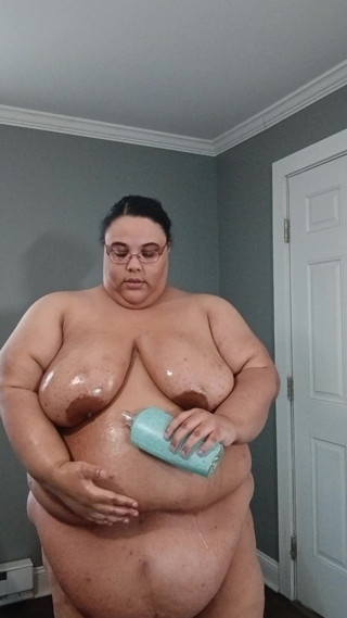 Jessica pigslut: All Oiled up!
