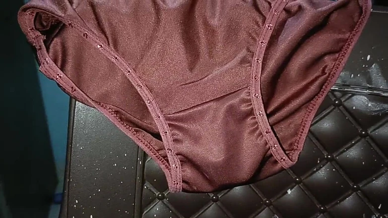 LovedSunsine1990: I Applied Oil on My Luggage and Massaged It.