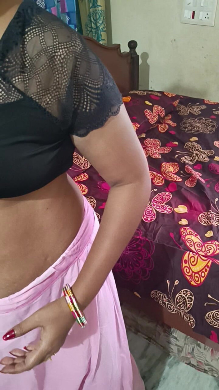 Desigirlsiri: Desi Beautiful Indian Hot Figure Teacher Fucking Saree