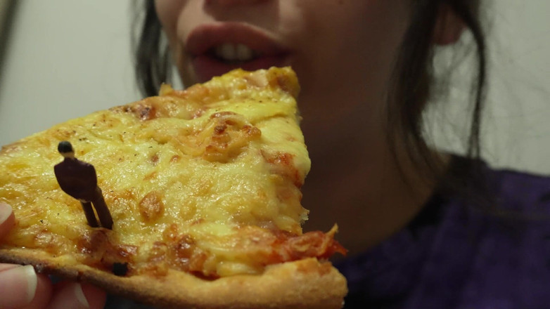 AmayaMori: Giantess pizza yemeği vahşi bir dönüş yapıyor minik adam topping...