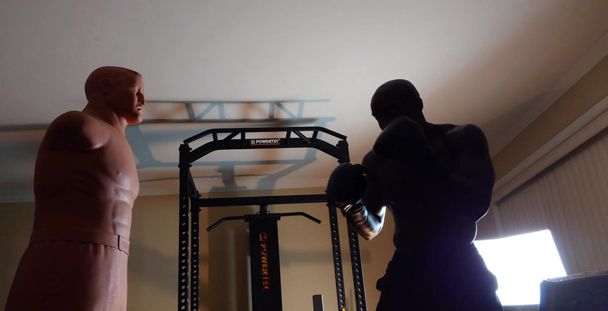 Hallelujah Johnson: Latihan tinju hari ini aku selalu melacak kaloriku karena tubuh...