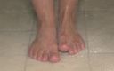 CatiasFootFetishPorn: Lavage des pieds et des footpads sous la douche