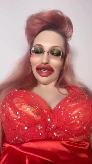 FinDom Goaldigger: FinDom in Red