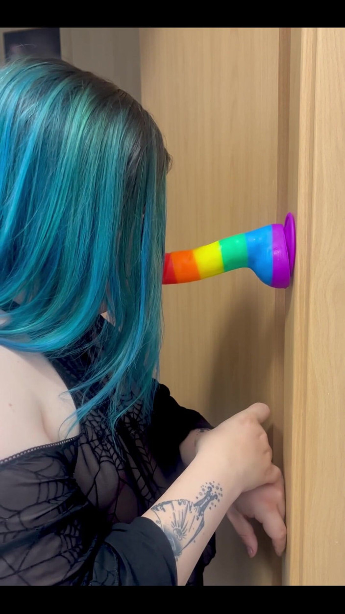 Feelingharmony: Dildo bylo tvrdě vykouřeno.