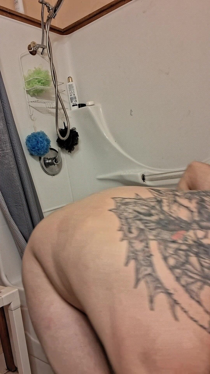 DubeSnackes: Dubesnackes, Visar Tid Och TVålar Upp Och Gnuggar Sin Sexiga...