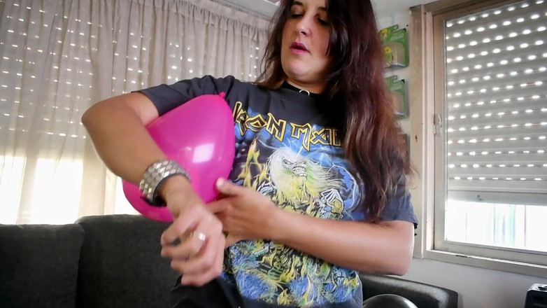 Bunny Looner: Metal Girl Pop Wszystkie Balony Przed Imprezą - Bunny Looner [lowres]