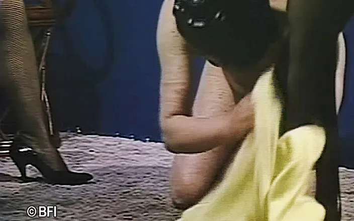 Dark room of slave seks: Vintage punishing actions from nasty chicks