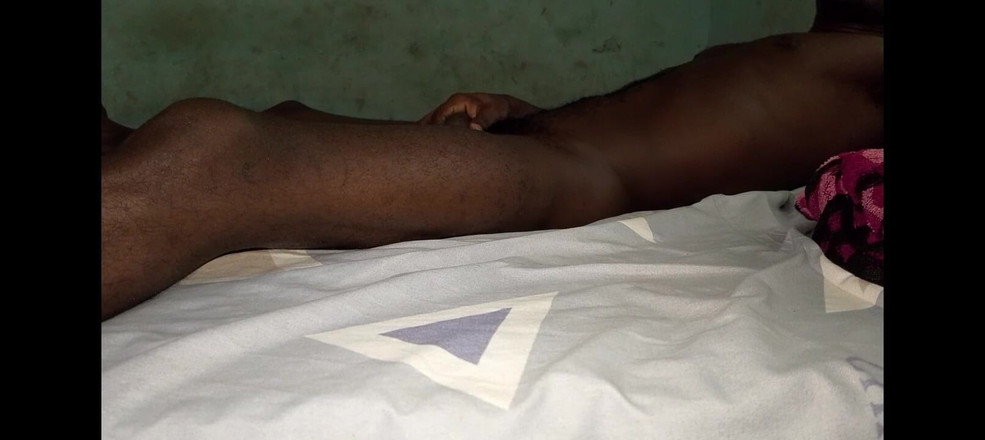 Masturbator emmy: Соло По-быстрячку С Моей Кроватью В Другой Комнате