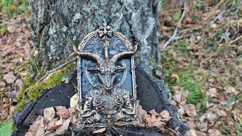 Princess18_: 森の魔女が儀式を行い、男を誘惑してセックスする