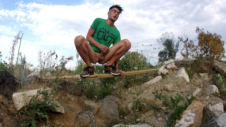 Idmir Sugary: Middle Eastern Twink Outdoor - wytryski na rękę