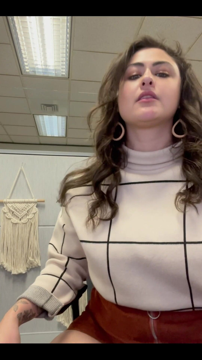 Josie Jaxxon: Onanerar på kontoret