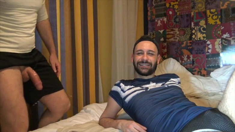 Gaybareback: Cerda esclava en jockstrap preñada por Jess