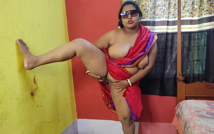 Indianbhabi2: Indian horny mom getting naked and squirting herself