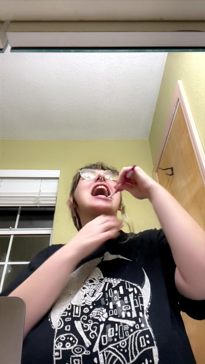 Mushroombitchx: Čistím si zuby