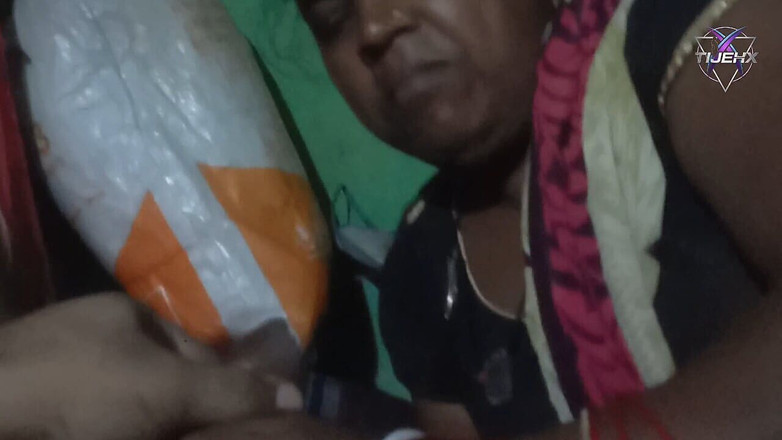 TijehX: デシ本物のインド人のおばさんが誘惑されてセックスされた