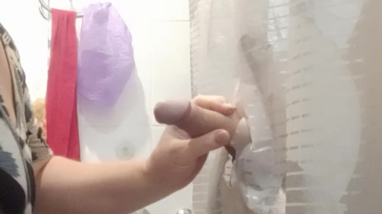 Zona901: Makes a blowjob in the bathroom 3