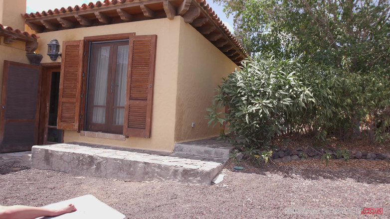 Czech Pornzone: 오싹한 일광욕 - 노미 멜론