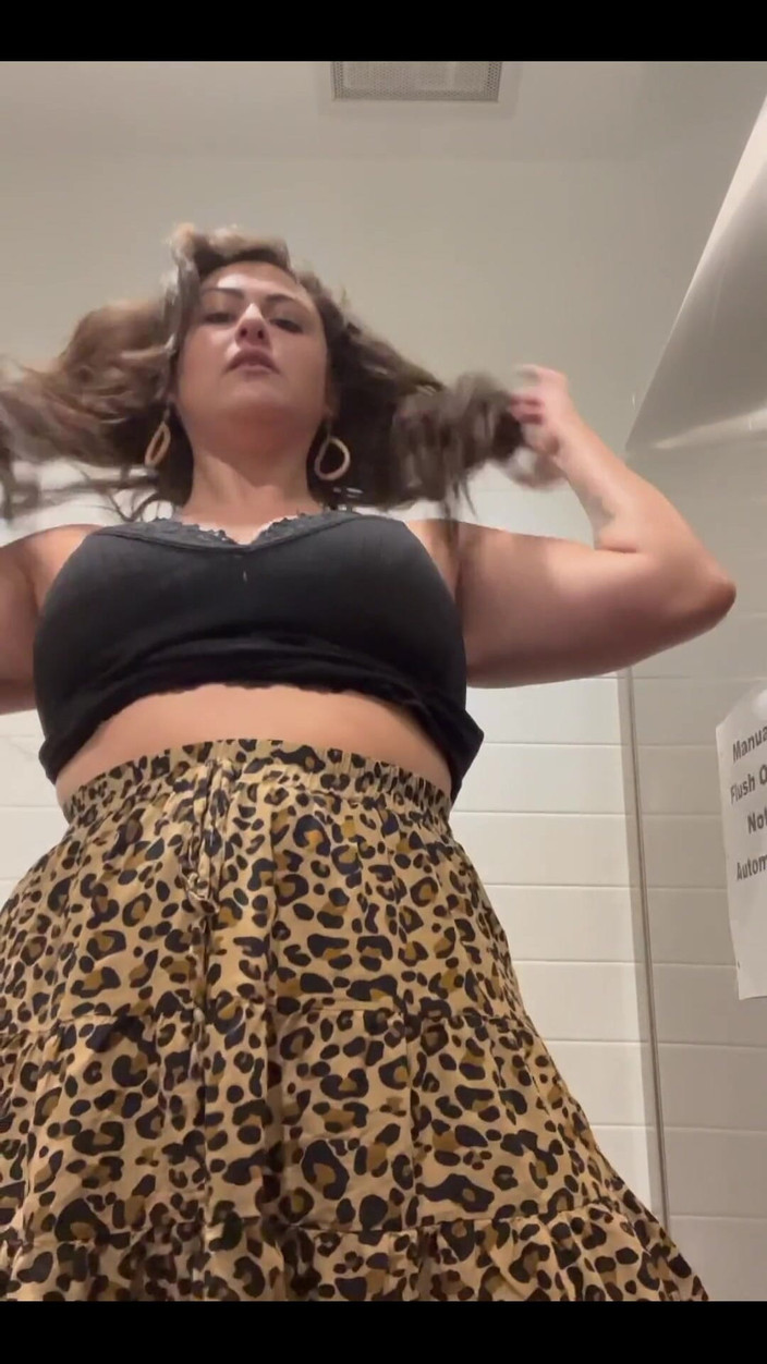 Josie Jaxxon: İş Yerinde Götümü Takıyor