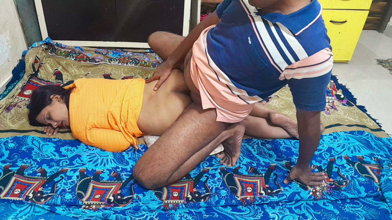 Hot Indian Aunty: Verleidelijke Indische tante en haar man privéporno