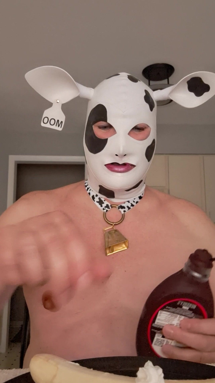 Victoria Lecherri: Aç Hucow!