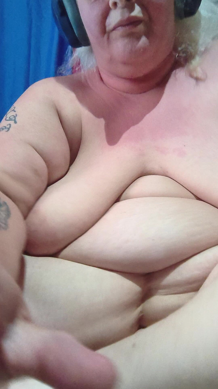 HerculesnVENUS: Good Vibrator Deep on That Clit