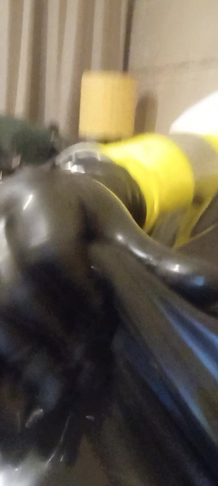 Latex Boy: लेटेक्स Vis Drone Hotel