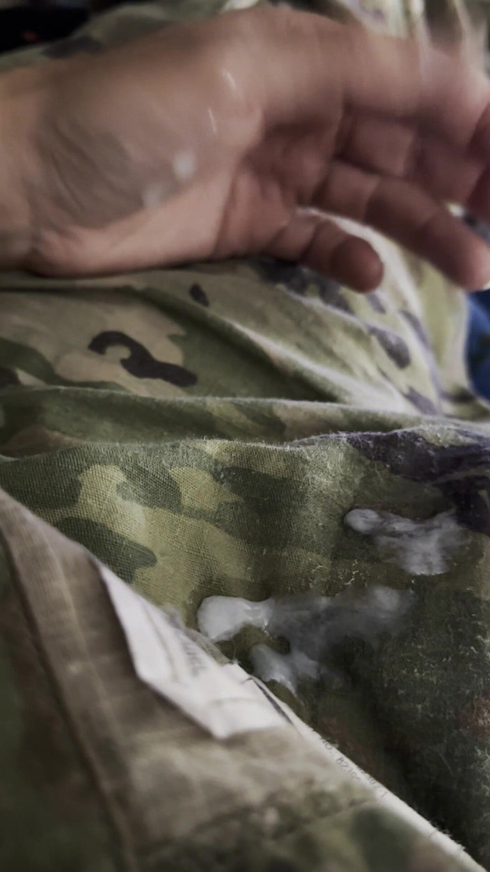 Gay Soldier Stuff: Ho dovuto andare in congedo di emergenza ma è tornato e...