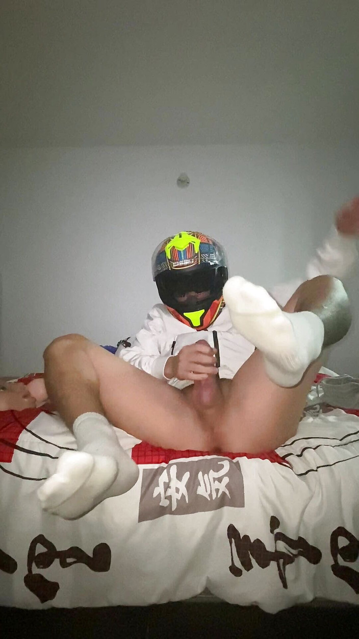 Tomas Styl: Мотоциклист мастурбирует после скачки