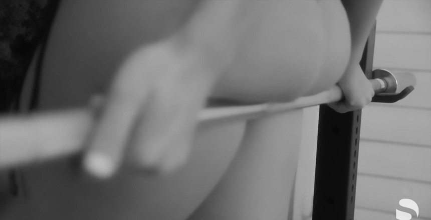 Siri Dahl: 私はいつもセクシーなリフティングいじめビデオを撮影したいと思っていましたが、これがどのようになったかにとても興奮しています!