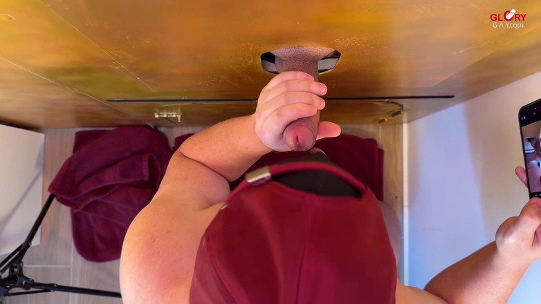 GLORYHOLEGAYS: Biscuit et crème de Noël, il filme... Ensuite, je mange...