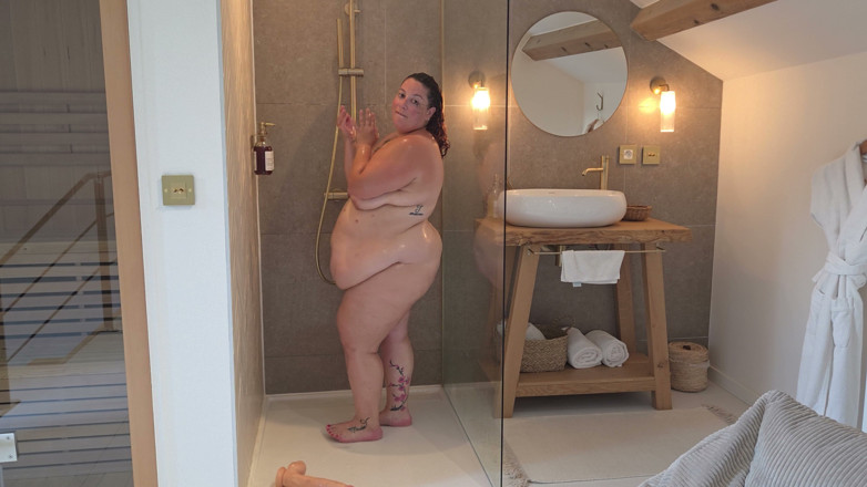 abricot sucree: I Masturbate in My Shower