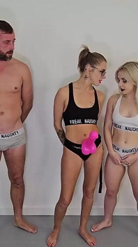 Tournement Hoopla Gunge Cincin zakar dengan Ellie dan April