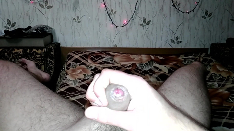 Hot guy solo: Grote pik aftrekken op cam met cumshot