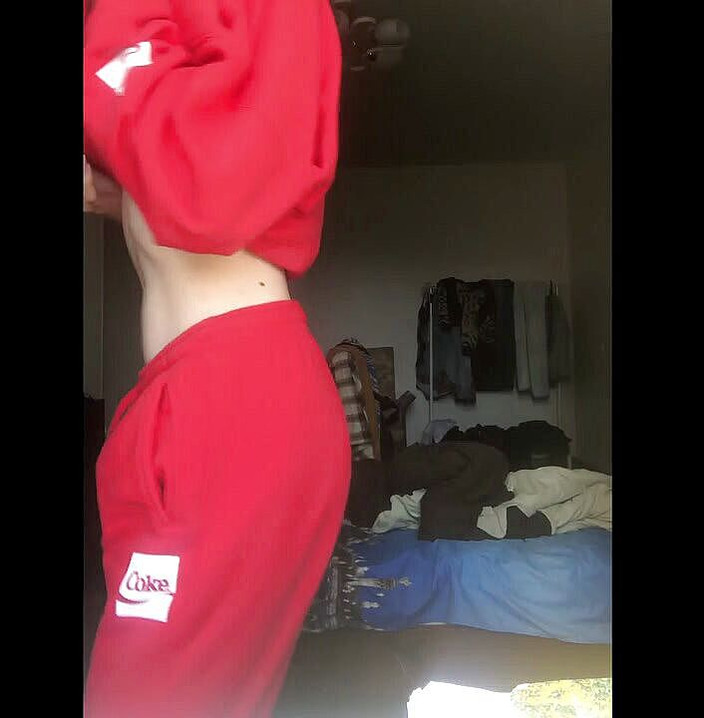 Skinny_lady69: 자위하는 마른 소녀