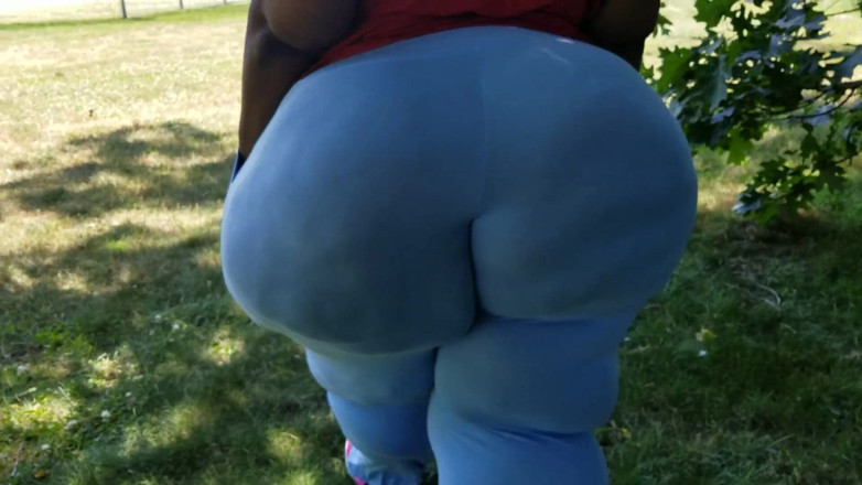 Pearaddiction walking content: Walking in My Blue Pants
