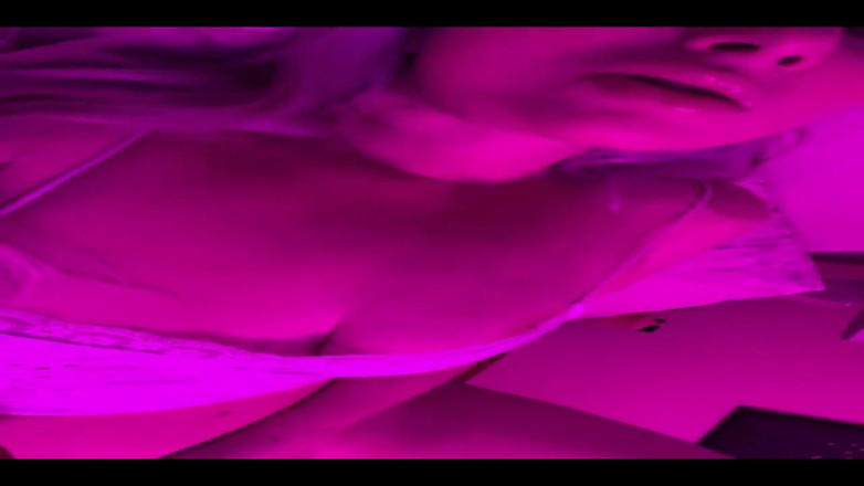 PaintedRose: Chi è questa figa? È mio, ma posso condividerlo con te se...