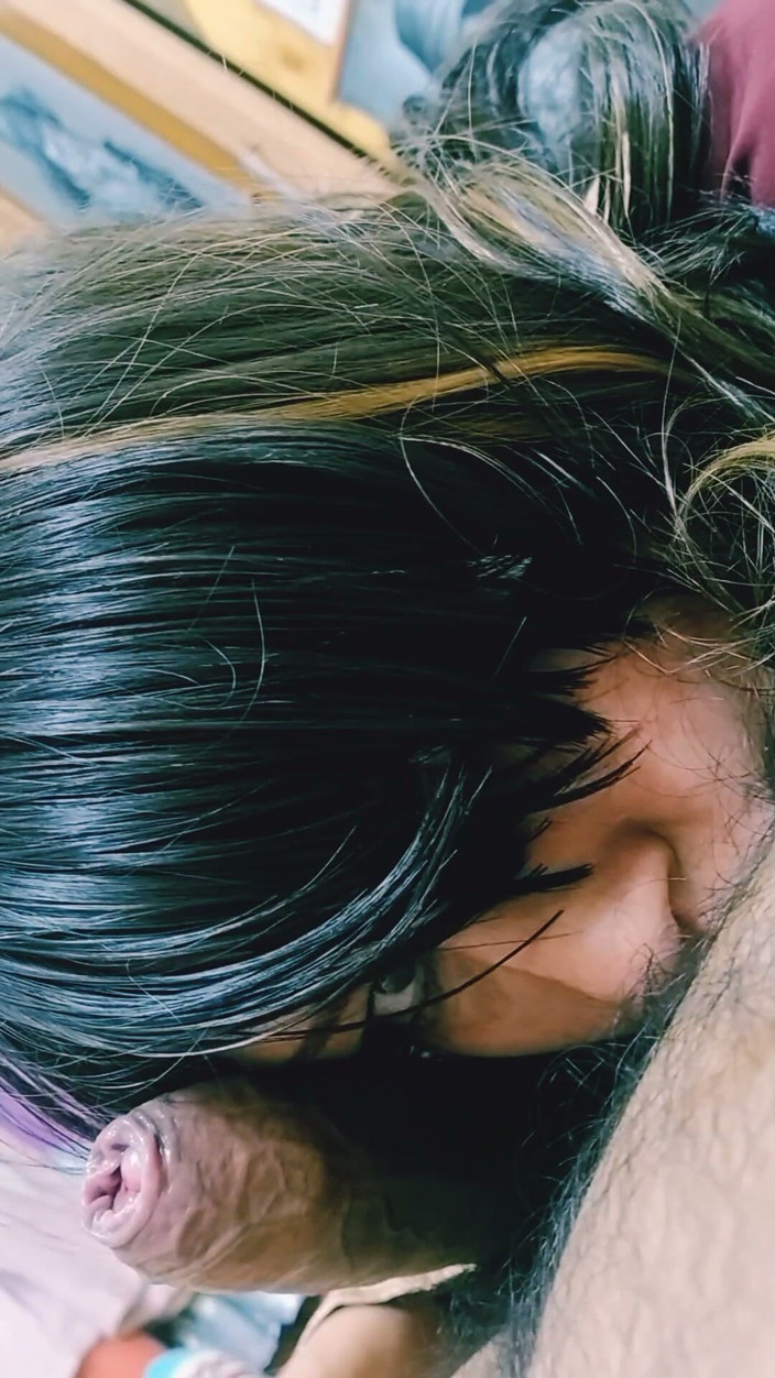 Bolly Karma: Ev çocuğu orta yaşlı seksi kadının hizmetinde