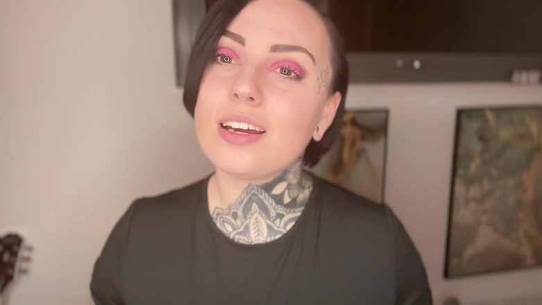 Miss Valentina: Покажи мені ці трусики