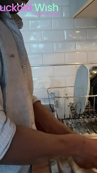 Sodomie et soirée pipi pour melia, 20 ans