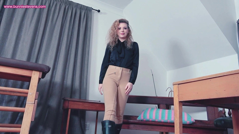 Bunnie Stevens: Mencoba My New Wellingtons