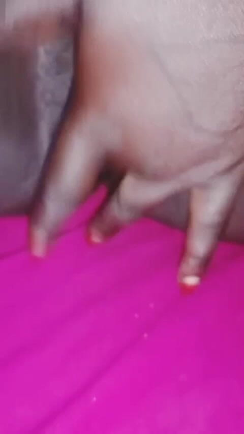 Bad boy studio: Zwarte rijpe teef is een spuiter